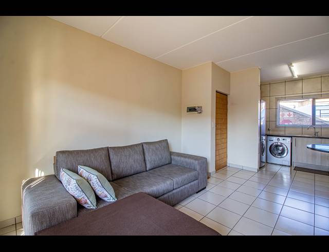 2 BEDROOM APARTMENT FOR SALE IN SOUTH CREST